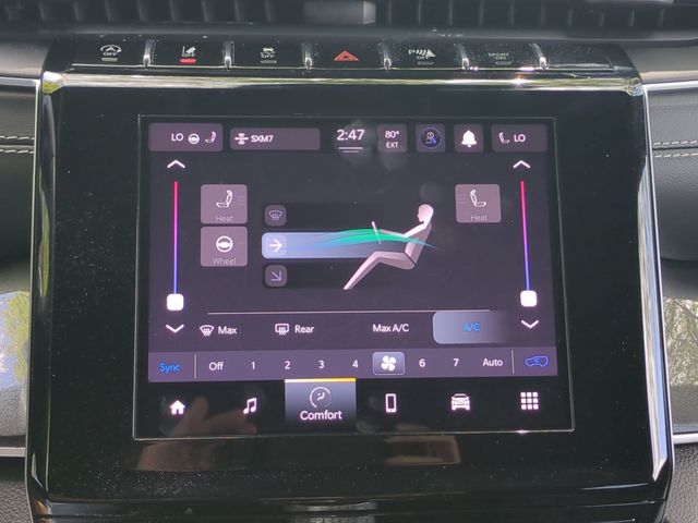Used 2022 White Jeep Altitude image 26