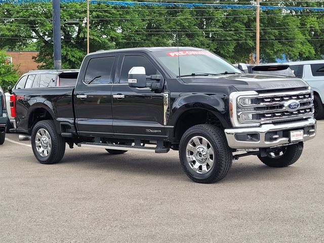Agate Black Metallic 2024 Ford F-250 Super Duty Lariat Crew Cab 4WD Pickup Truck Four-Wheel Drive Automatic