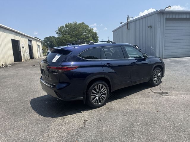 Used 2022  Toyota Platinum image 5