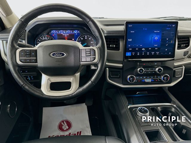 2022 Ford Expedition XLT photo