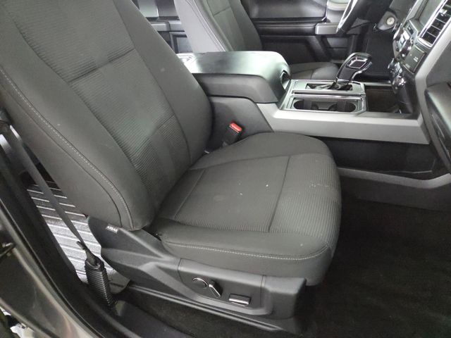 2015 Ford F-150 XLT photo 25