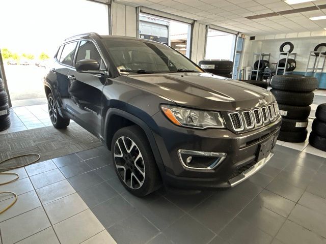 Gray (Granite Crystal Metallic Clearcoat) 2018 Jeep Compass SUV / Crossover Four-Wheel Drive 9-Speed Automatic