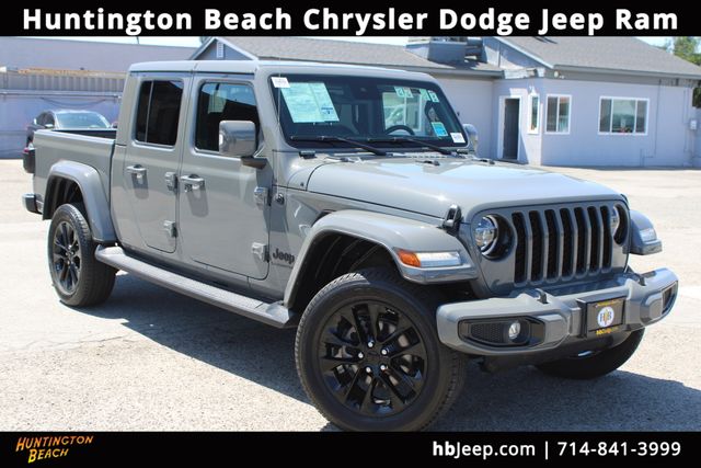 Gray Clearcoat 2022 Jeep Gladiator Pickup Truck Four-Wheel Drive 8-Speed Automatic