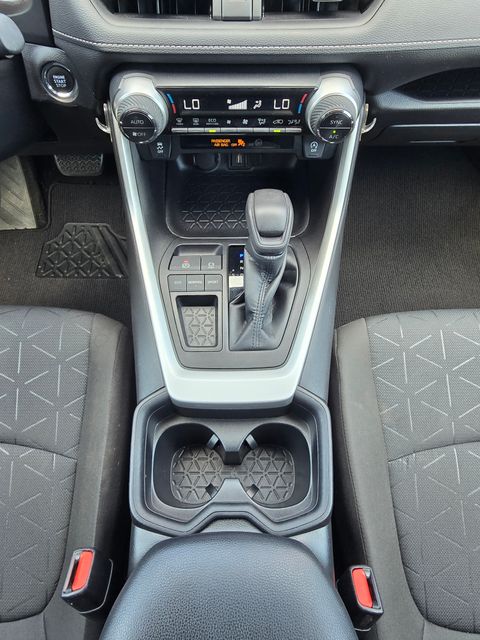2021 Toyota RAV4 XLE:C02620B
