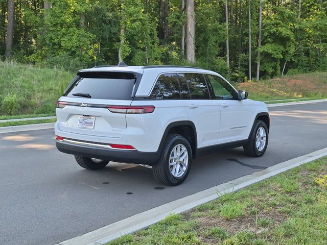 New 2026 Bright White Clear-Coat Exterior Paint Jeep Laredo X image 13