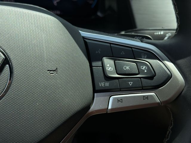 Used 2024 White Volkswagen 2.0T SE w/Technology image 28