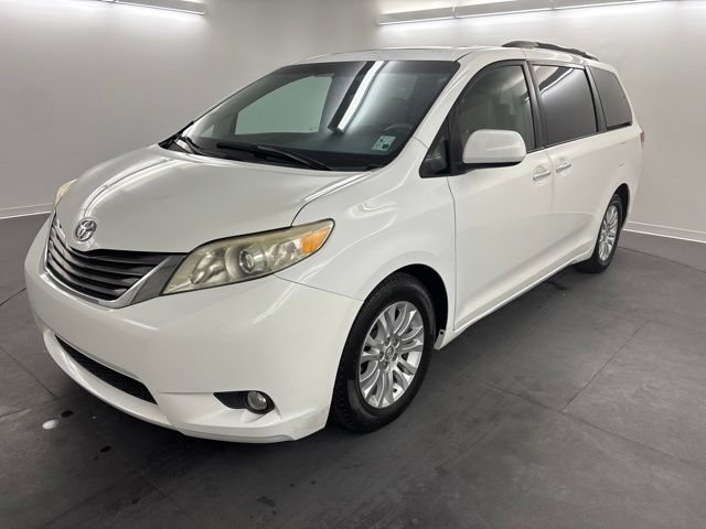 2012 Toyota Sienna XLE
