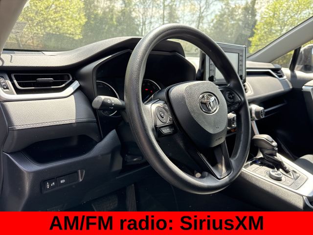 2020 Toyota RAV4 Hybrid LE photo
