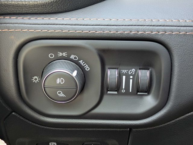 2026 Ram 1500 Tungsten Crew Cab 4x4 5'7" Box