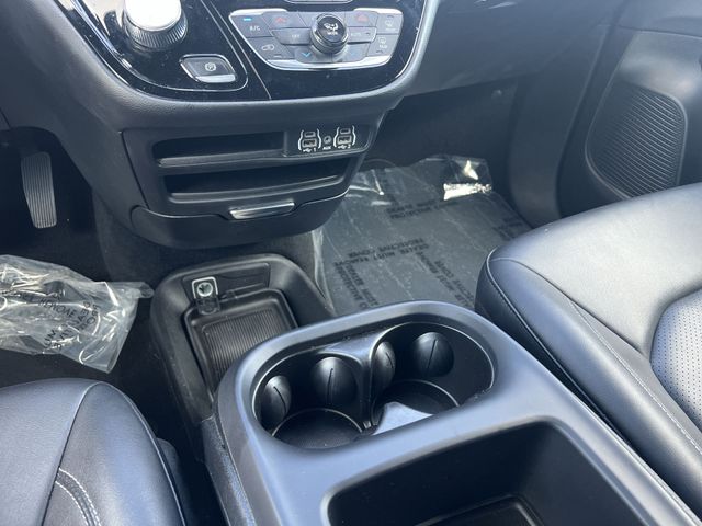 Used 2025 Black Chrysler Select image 22