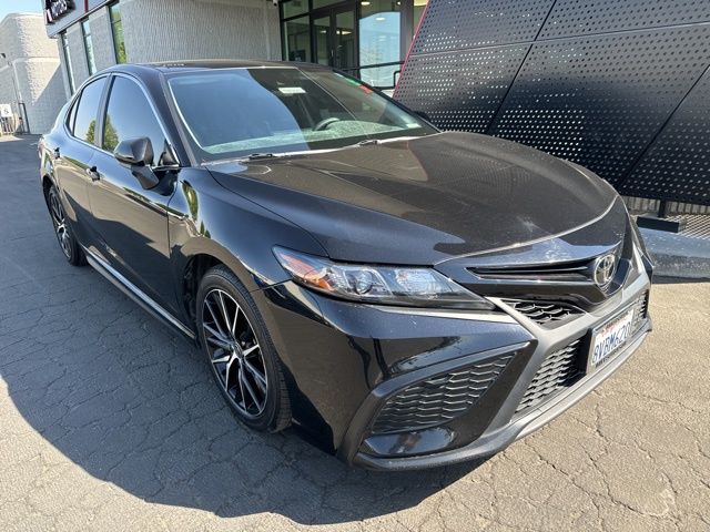 2021 Toyota Camry SE 4