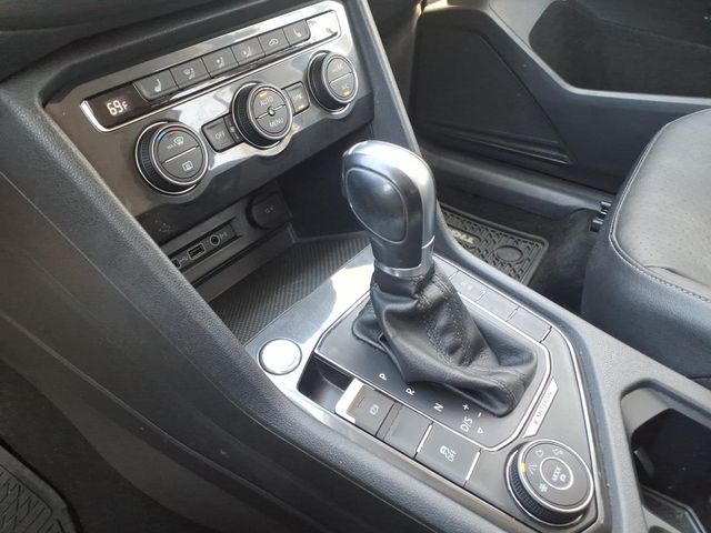2018 Volkswagen Tiguan - Image 18