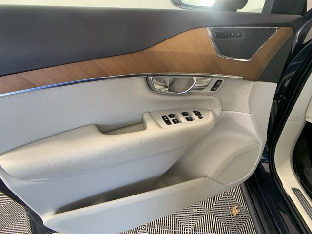 2021 Volvo XC90 T6 Momentum 10