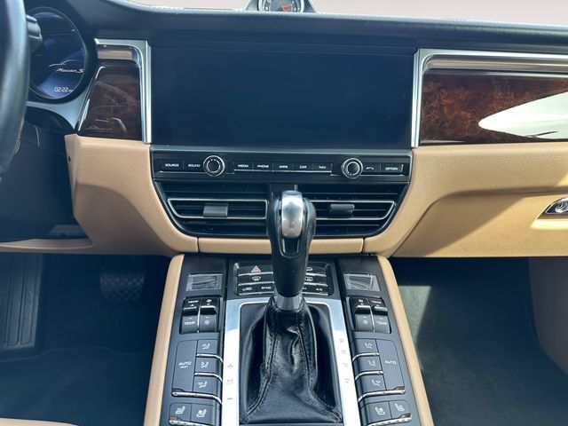 Used 2019  Porsche S image 11