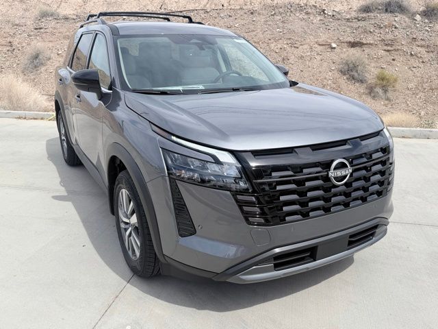 View vehicle photo 3