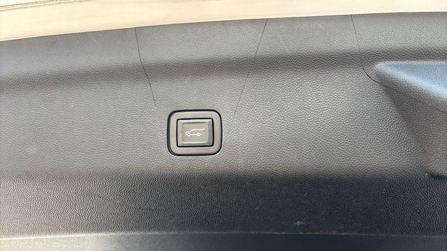 Used 2022 White Cadillac Sport image 40