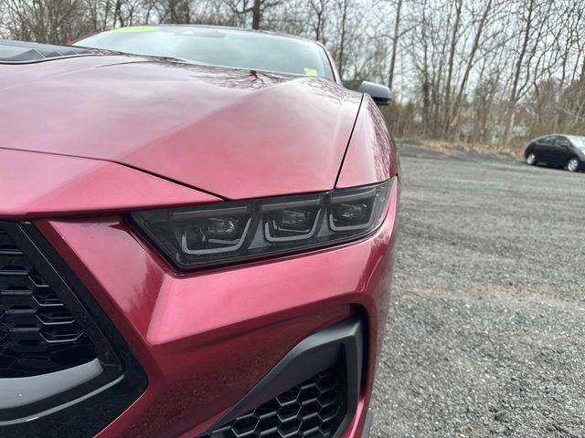 2025 Ford Mustang - Image 10