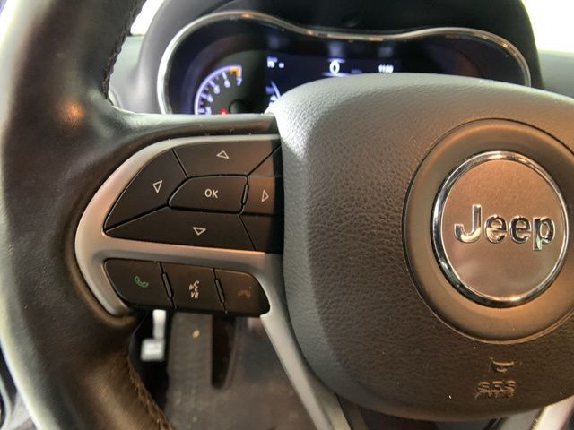 2019 Jeep Grand Cherokee Altitude 16