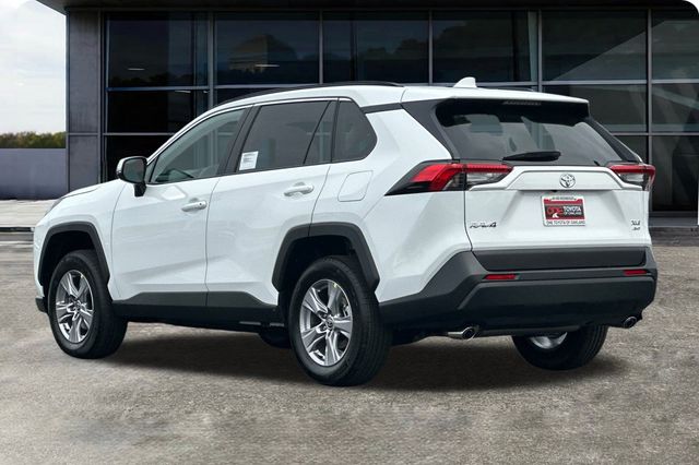 2025 Toyota RAV4 XLE photo 4