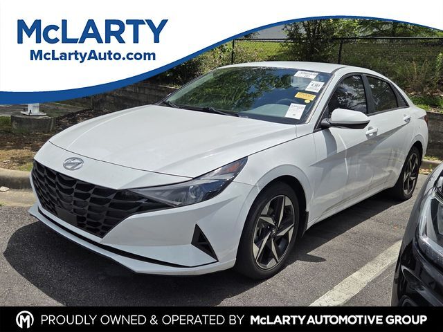 Serenity White Pearl 2023 Hyundai Elantra Sedan Front-Wheel Drive Continuously Variable Transmission