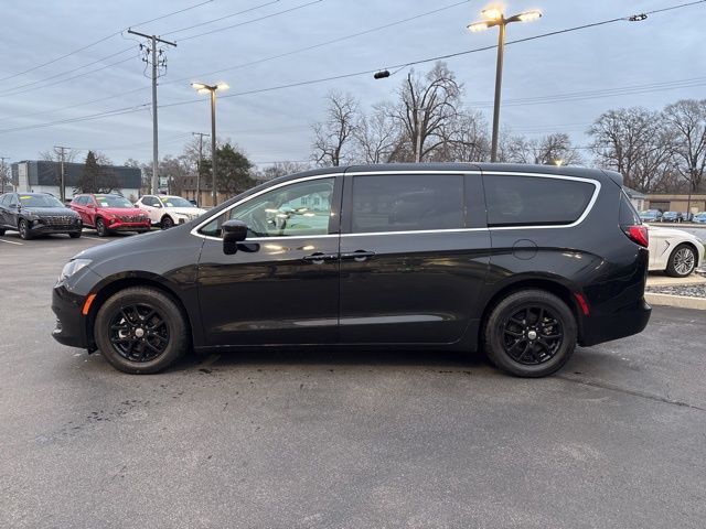 Used 2023 Black Chrysler LX image 9