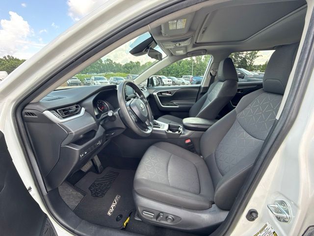 2021 Toyota RAV4 XLE:B02452