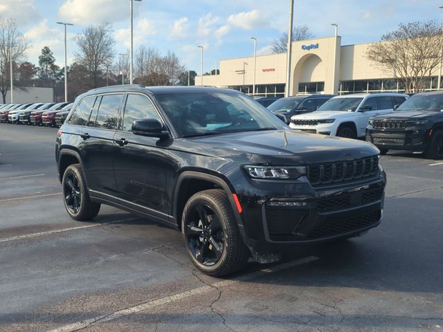 New 2026 Diamond Black Crystal Pearl-Coat Exterior Paint Jeep Limited image 7