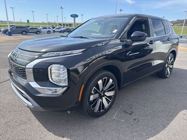 Used 2025  Mitsubishi SE image 4