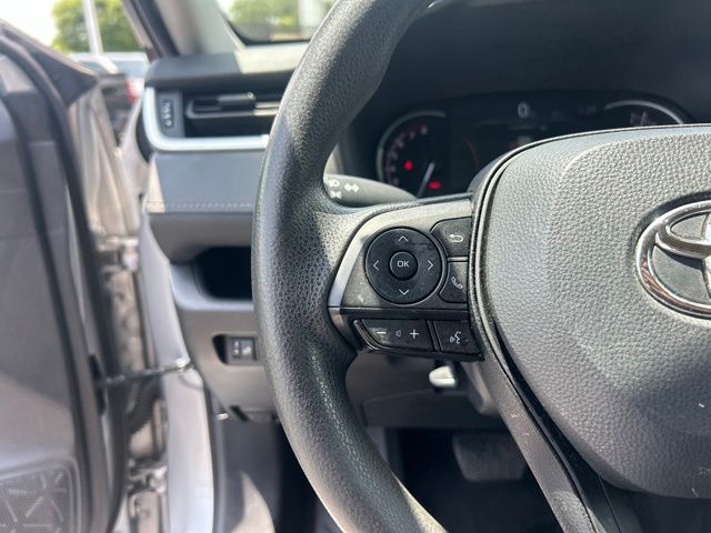 2024 Toyota RAV4 XLE - Photo 23
