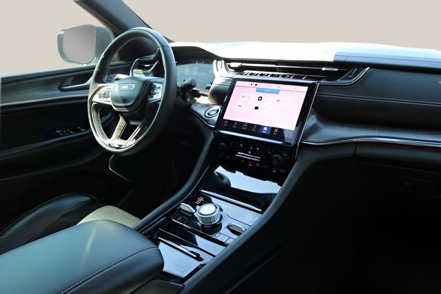 Used Car 2024 Jeep Grand Cherokee  Overland For Sale Under $50,000 In Austin, Texas