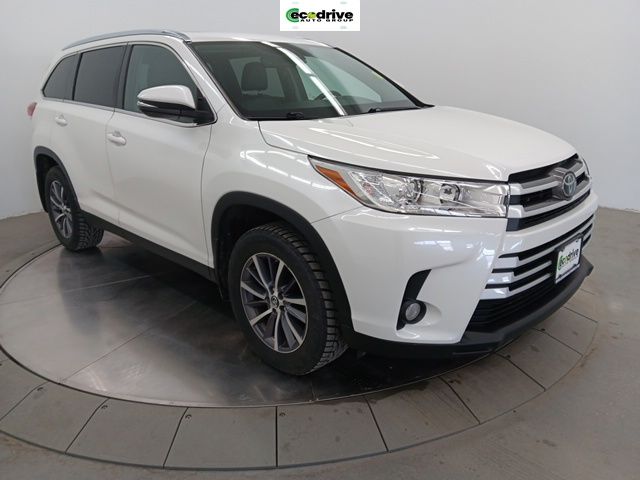 White 2019 Toyota Highlander XLE AWD SUV / Crossover All-Wheel Drive 8-Speed Automatic