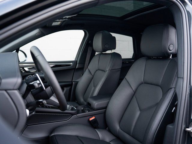 2026 Porsche Macan Base - Photo 5