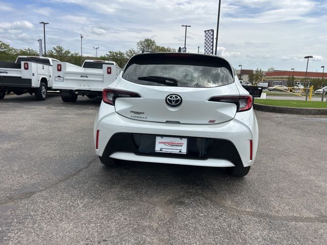 View vehicle photo 4