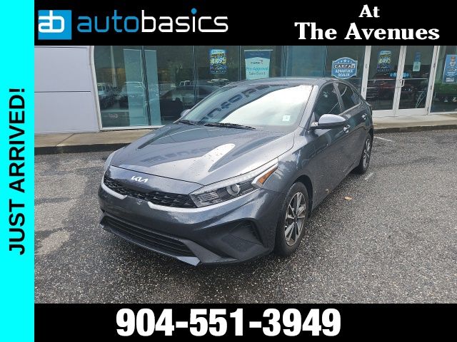 Gravity Gray 2022 Kia Forte Sedan Front-Wheel Drive Continuously Variable Transmission