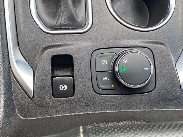 used 2023 Chevrolet Traverse car, priced at $28,204