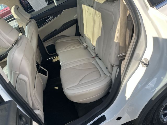 Used 2020 White Lincoln Reserve image 27