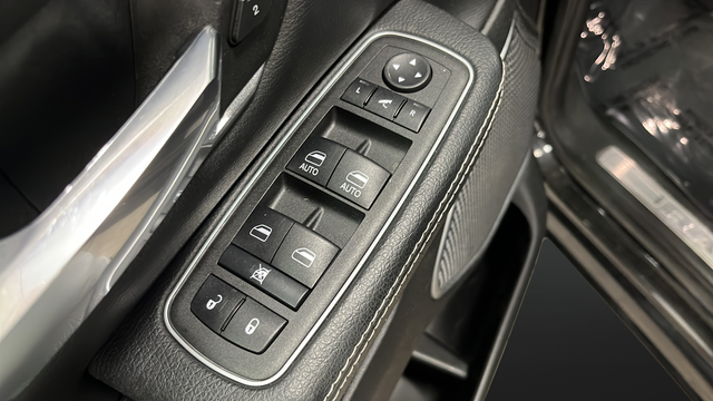 Used 2022 Diamond Black Crystal Pearlcoat Ram Laramie image 19