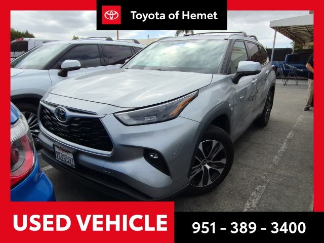 Celestial Silver Metallic 2022 Toyota Highlander SUV / Crossover Front-Wheel Drive 8-Speed Automatic