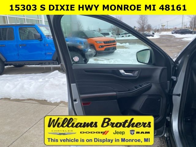 2024 Ford Escape ST-Line - Silver Metallic exterior view 9