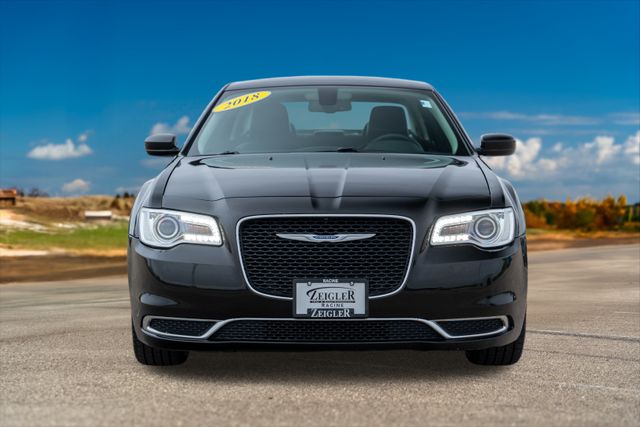 2018 Chrysler 300 Touring 2