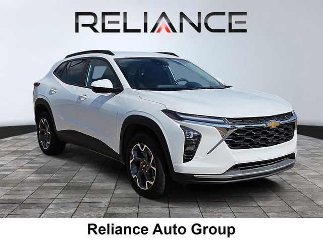 Summit White 2025 Chevrolet Trax SUV / Crossover Front-Wheel Drive 6-Speed Automatic