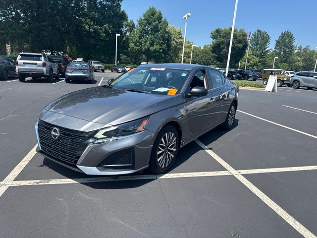 2025 Nissan Altima SV - Photo 9