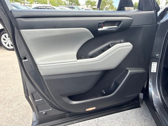 2023 Toyota Highlander - $30,988