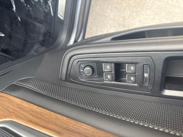 2025 Volkswagen Atlas 2.0T SE w/Technology:L168456A