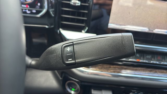 Used 2024 Silver GMC Elevation image 29