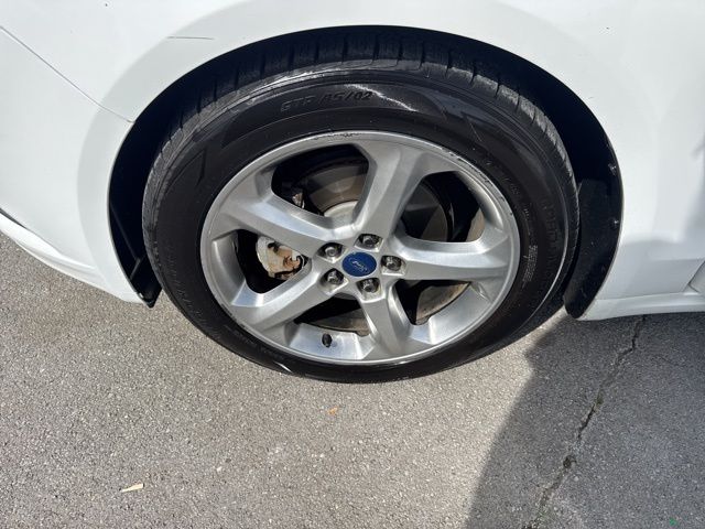 Used 2015 White Ford SE image 17