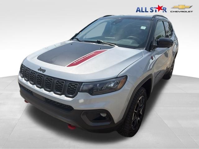 Silver Zynith Metallic Clearcoat 2025 Jeep Compass Trailhawk 4WD SUV / Crossover Four-Wheel Drive 8-Speed Automatic