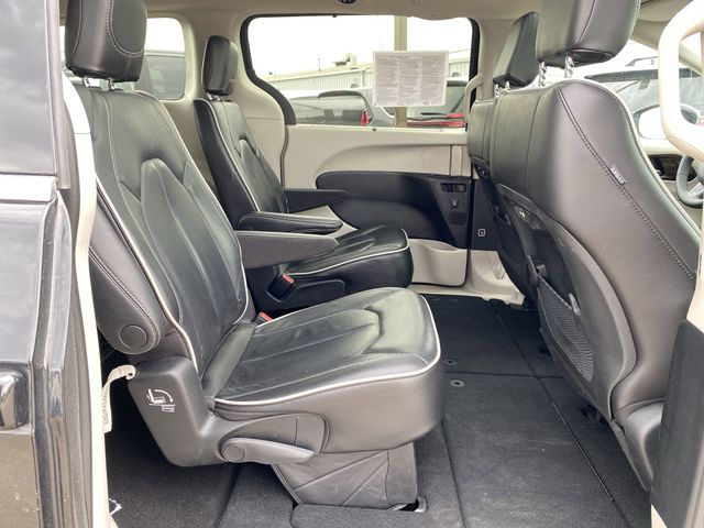 2023 Chrysler Pacifica Limited photo