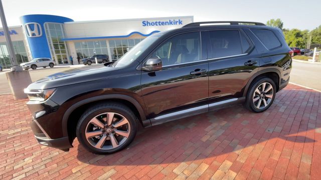Used 2025 Honda Pilot SUV