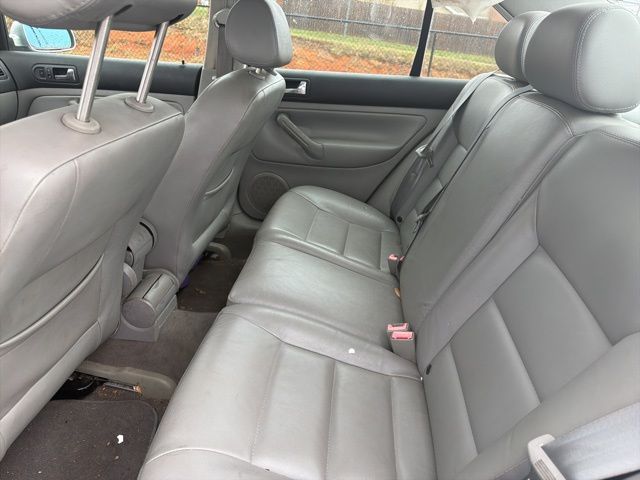 Used 2002 Blue Volkswagen GLS image 10